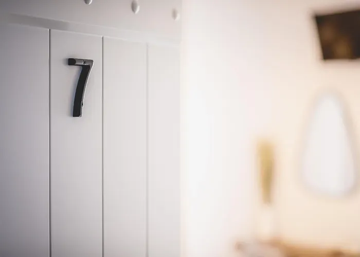 Votsalo 4* טולון